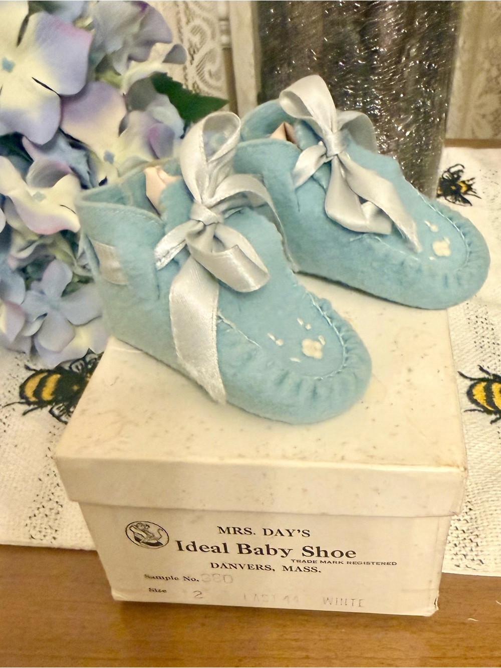 Mrs. Day’s 1940s Baby Doll Blue Felt Booties Shoes with Satin Ribbon-embroidery